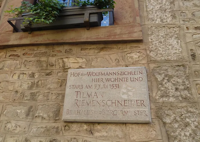 アパート Zentrale Altstadtwohnung Im Historischen Riemenschneiderhaus ヴュルツブルク